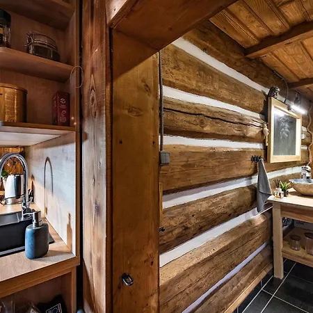 Drevenica Na Kraji Sveta * Osturna