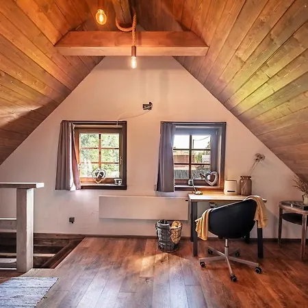 Drevenica Na Kraji Sveta