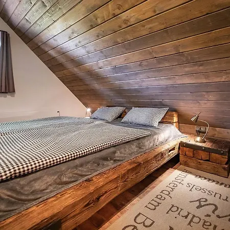 Drevenica Na Kraji Sveta