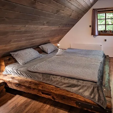 Drevenica Na Kraji Sveta *