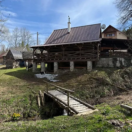 Drevenica Na Kraji Sveta *